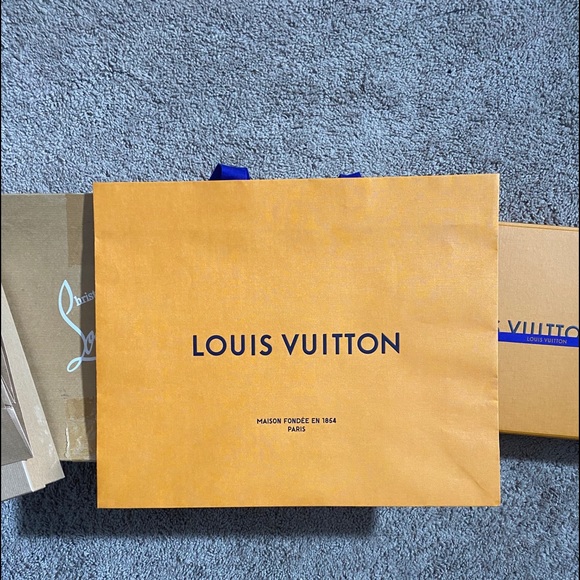 Authentic Louis Vuitton shopping bag - Picture 2 of 4